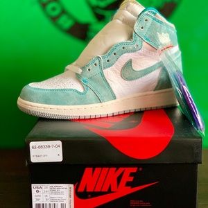 Air Jordan 1 turbo green sz 6 youth /7.5 women’s